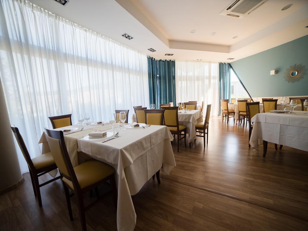 Hotel Select Atessa Eksteriør bilde