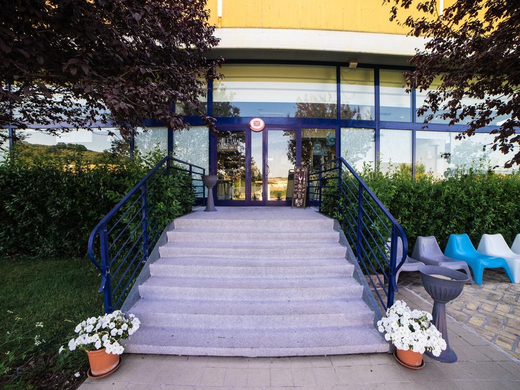 Hotel Select Atessa Eksteriør bilde